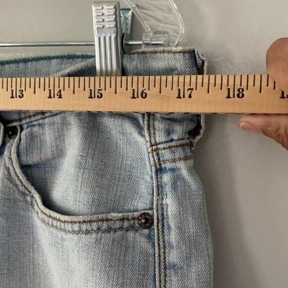 Levi’s Vintage High Rise Denim Shorts Light Wash Size 12 - Picture 9 of 10